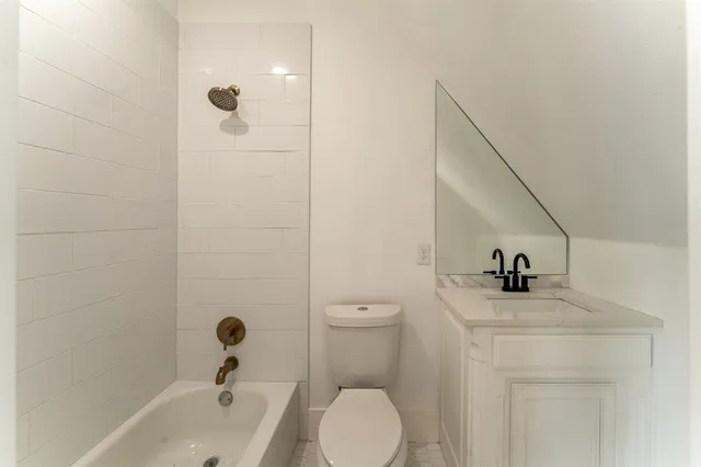 $1,274,000 | 704 Glade Pk Court, Azle, TX 76020