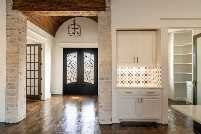 $1,274,000 | 704 Glade Pk Court, Azle, TX 76020