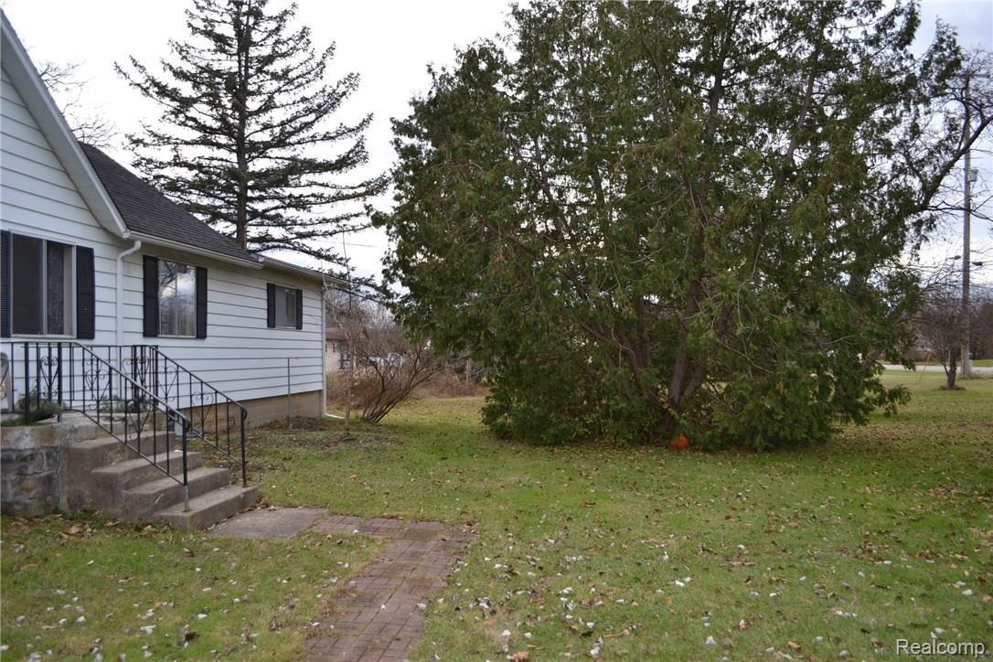 6267 Coldwater Road Flushing, MI 48433 - Photo 19 of 26 DSC_0516.JPG