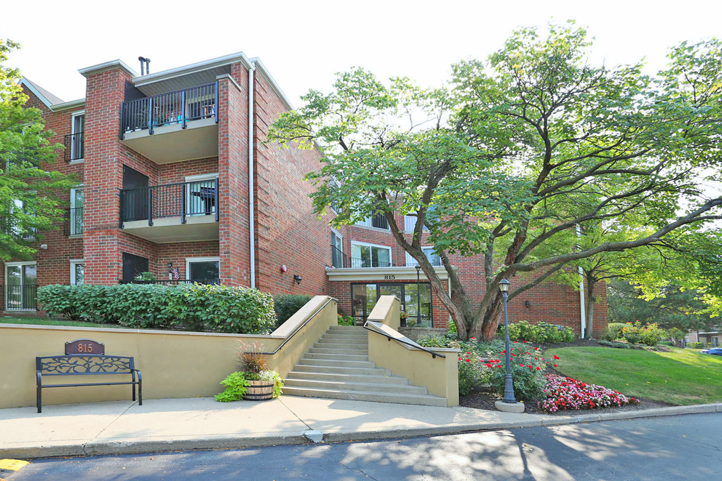815 Leicester Road, Unit 108 Elk Grove Village, IL 60007 - Photo 1 of 34