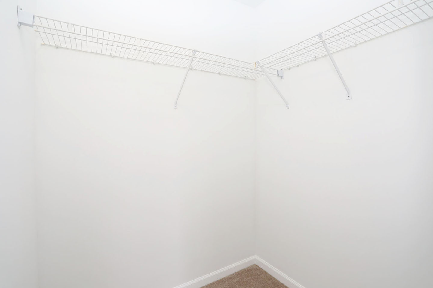 815 Leicester Road, Unit 108 Elk Grove Village, IL 60007 - Photo 20 of 34 a view of a small space