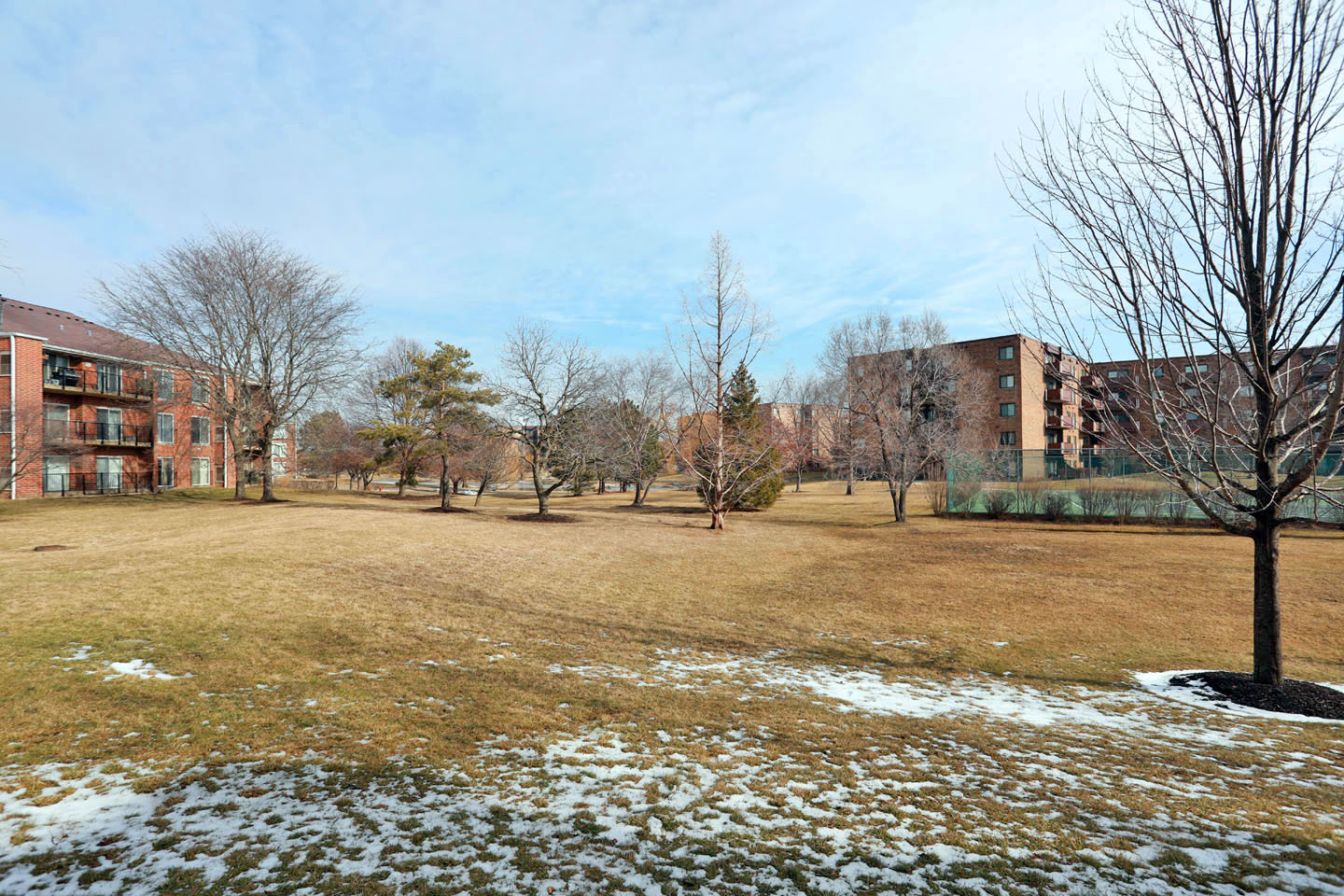 815 Leicester Road, Unit 108 Elk Grove Village, IL 60007 - Photo 28 of 34 a view of outdoor space with city view