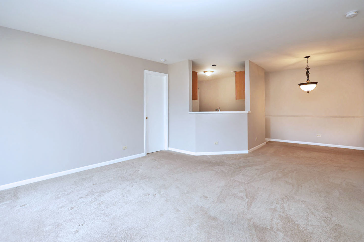 815 Leicester Road, Unit 108 Elk Grove Village, IL 60007 - Photo 9 of 34 a view of an empty room
