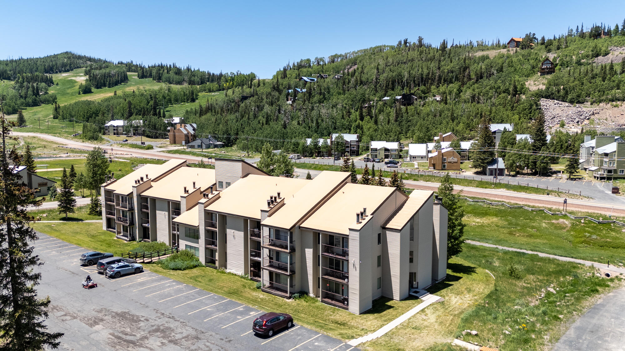 385 South Vasels Road, Unit 4 Brian Head, UT 84719 - Photo 5 of 26 385 Vasels #4-13
