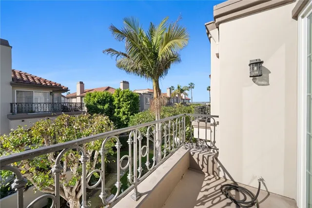 $1,525,000 | 19281 Meadowood Circle, Huntington Beach, CA 92648