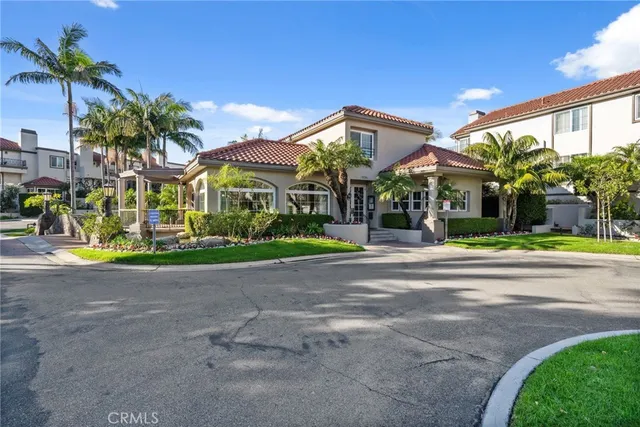 $1,525,000 | 19281 Meadowood Circle, Huntington Beach, CA 92648