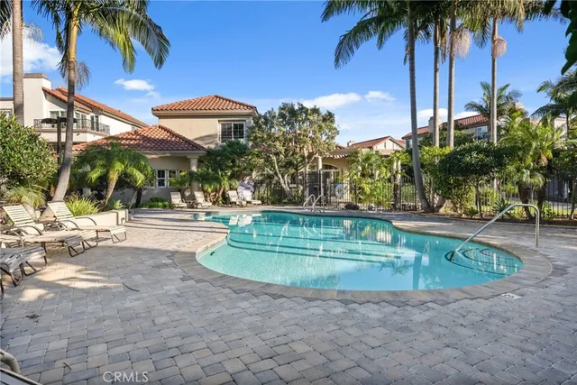 $1,525,000 | 19281 Meadowood Circle, Huntington Beach, CA 92648