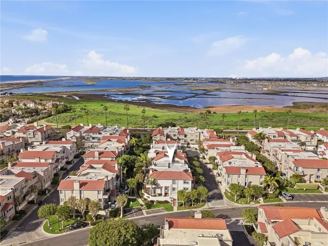 $1,525,000 | 19281 Meadowood Circle, Huntington Beach, CA 92648