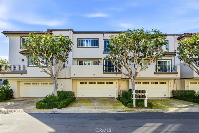 $1,525,000 | 19281 Meadowood Circle, Huntington Beach, CA 92648