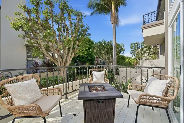 $1,525,000 | 19281 Meadowood Circle, Huntington Beach, CA 92648