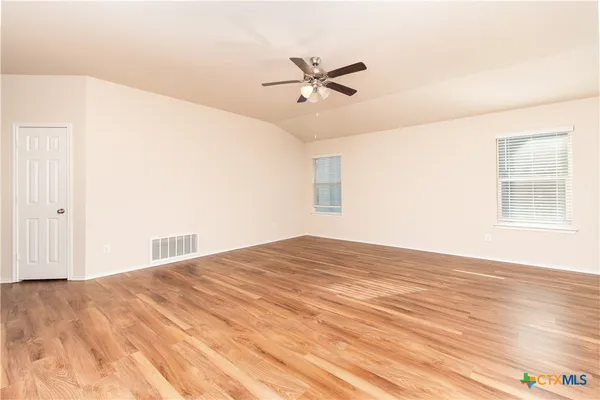 a view of a livingroom with a ceiling fan