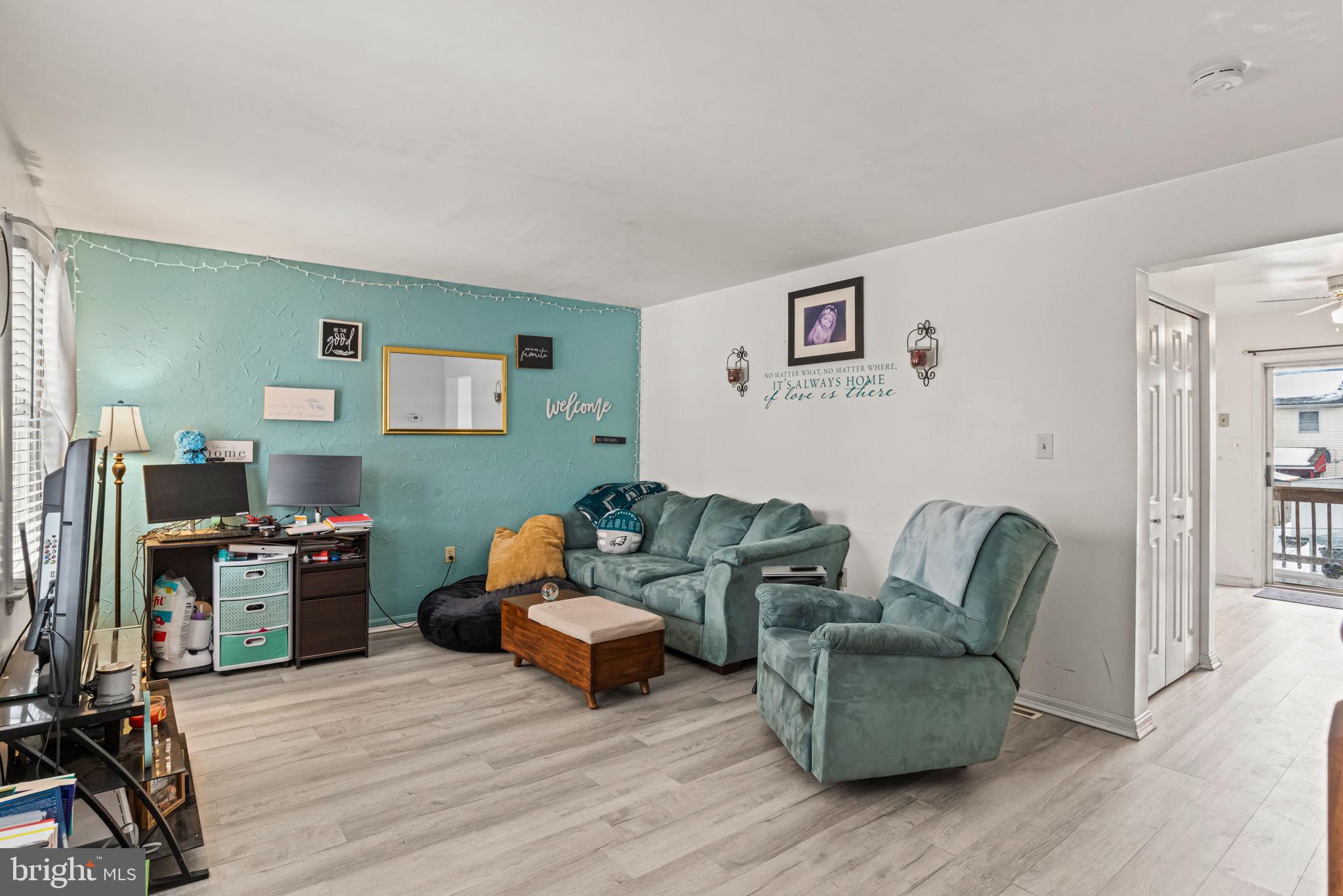 846 Marjory Terrace Lancaster, PA 17603 - Photo 3 of 27 Living Room