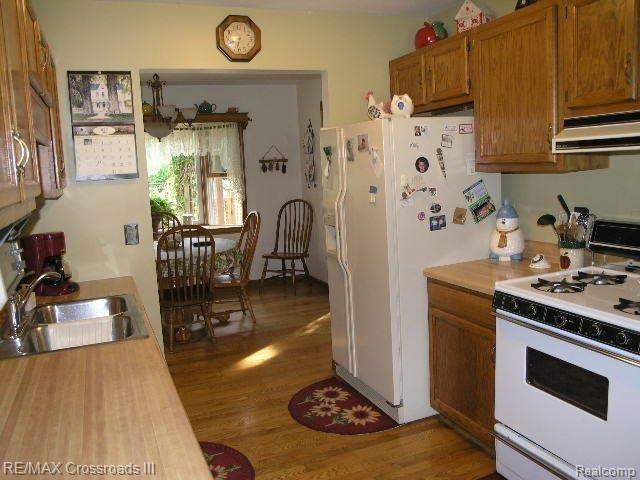 21844 Bell Road New Boston, MI 48164 - Photo 11 of 13 Kitchen 2