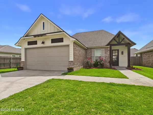 $290,000 | 122 Meadow View Street, Maurice, LA 70555