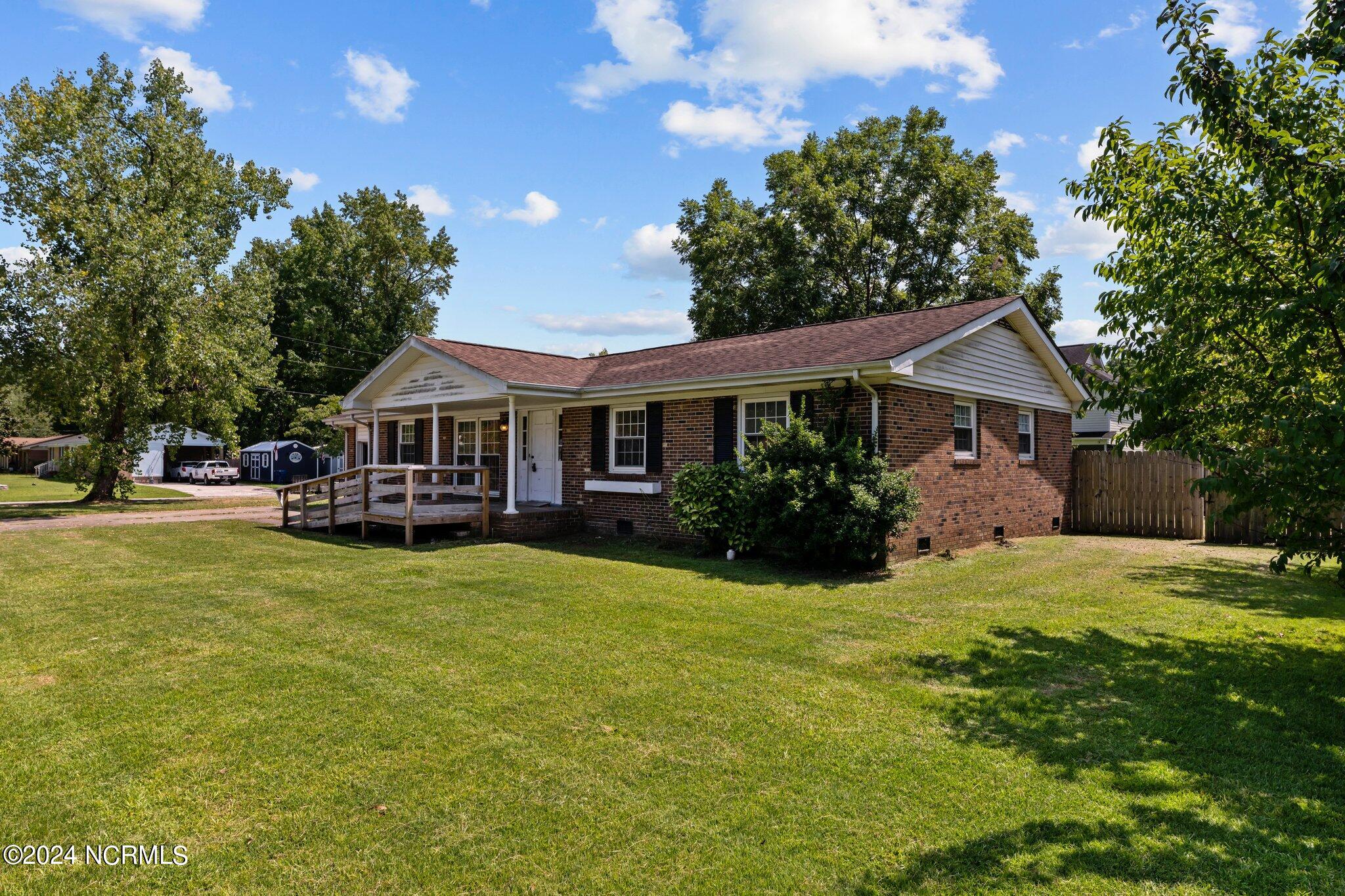 120 Stratford Road Havelock, NC 28532 - Photo 3 of 37 18-web-or-mls-DSC_8287