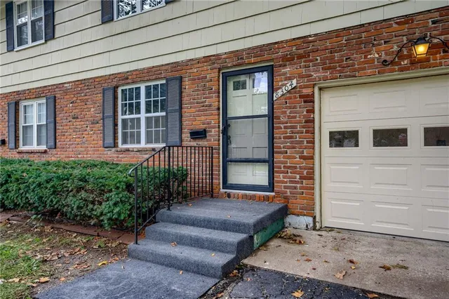 $290,000 | 8304 Hemlock Street, Overland Park, KS 66212