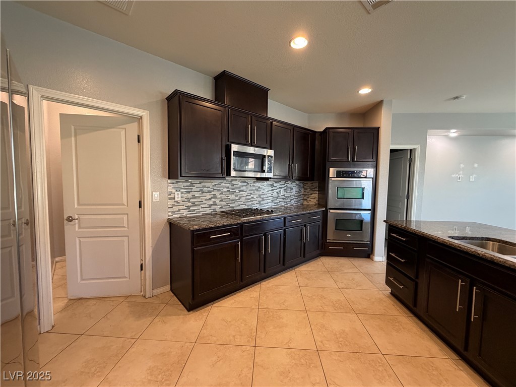 10544 Pembroke Bay Street Las Vegas, NV 89179 - Photo 13 of 38