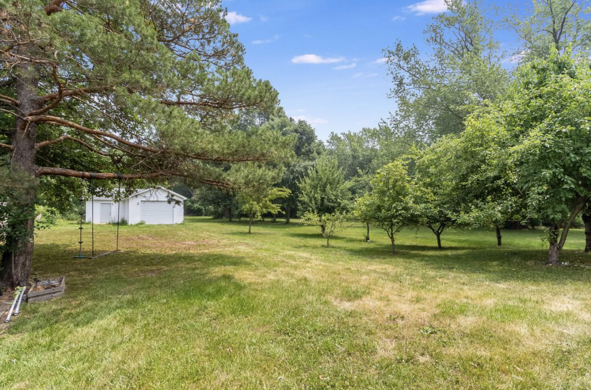 1943 Church Road Aurora, IL 60505 - Photo 24 of 31 a view of a garden with large trees