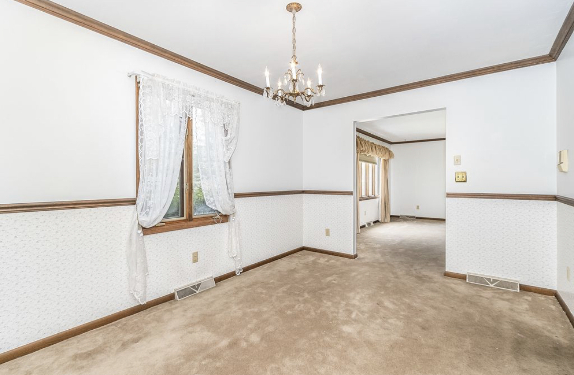 1943 Church Road Aurora, IL 60505 - Photo 4 of 31 a view of a livingroom with furniture and chandelier