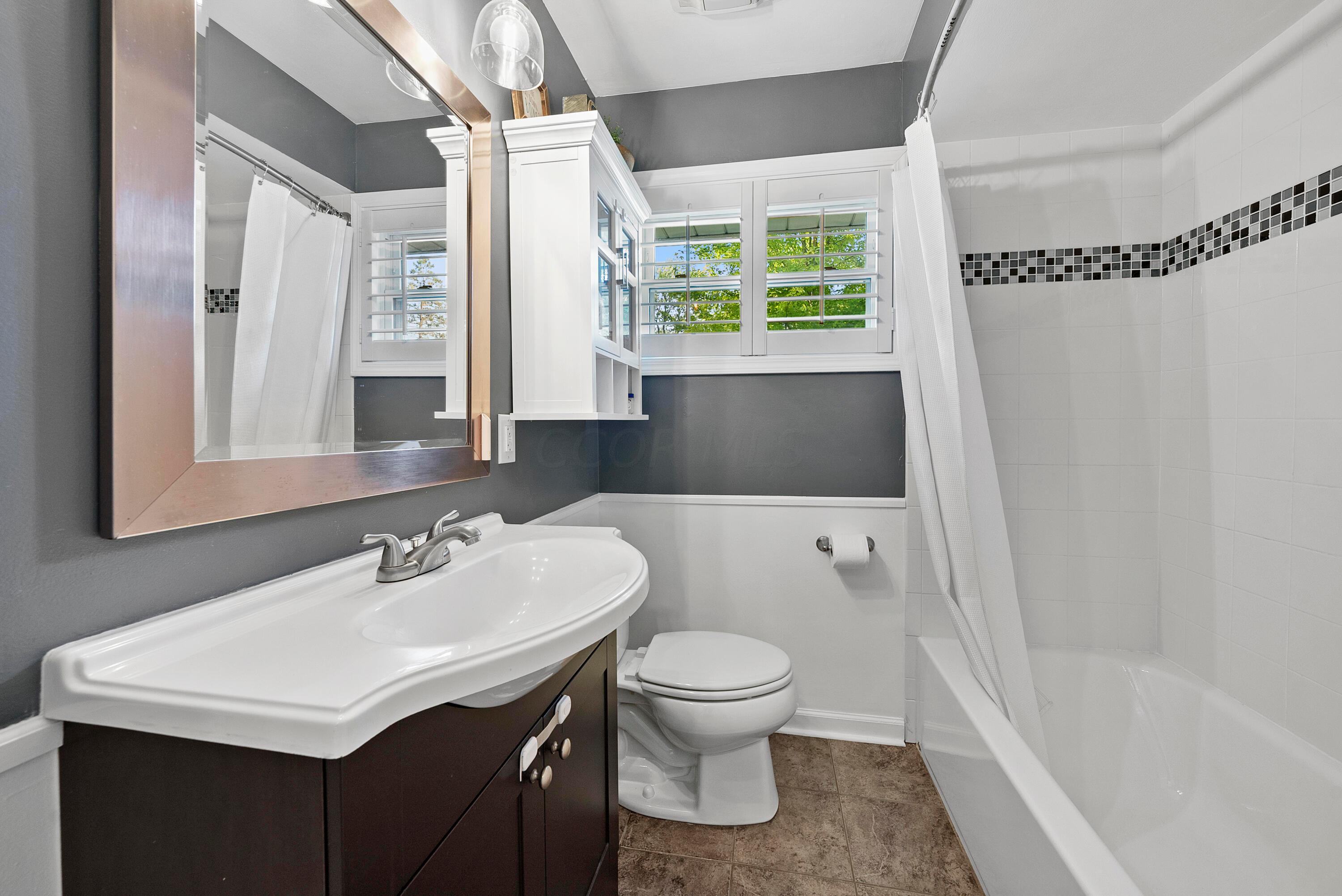 2254 Shrewsbury Road Columbus, OH 43221 - Photo 15 of 40 Guest Bath