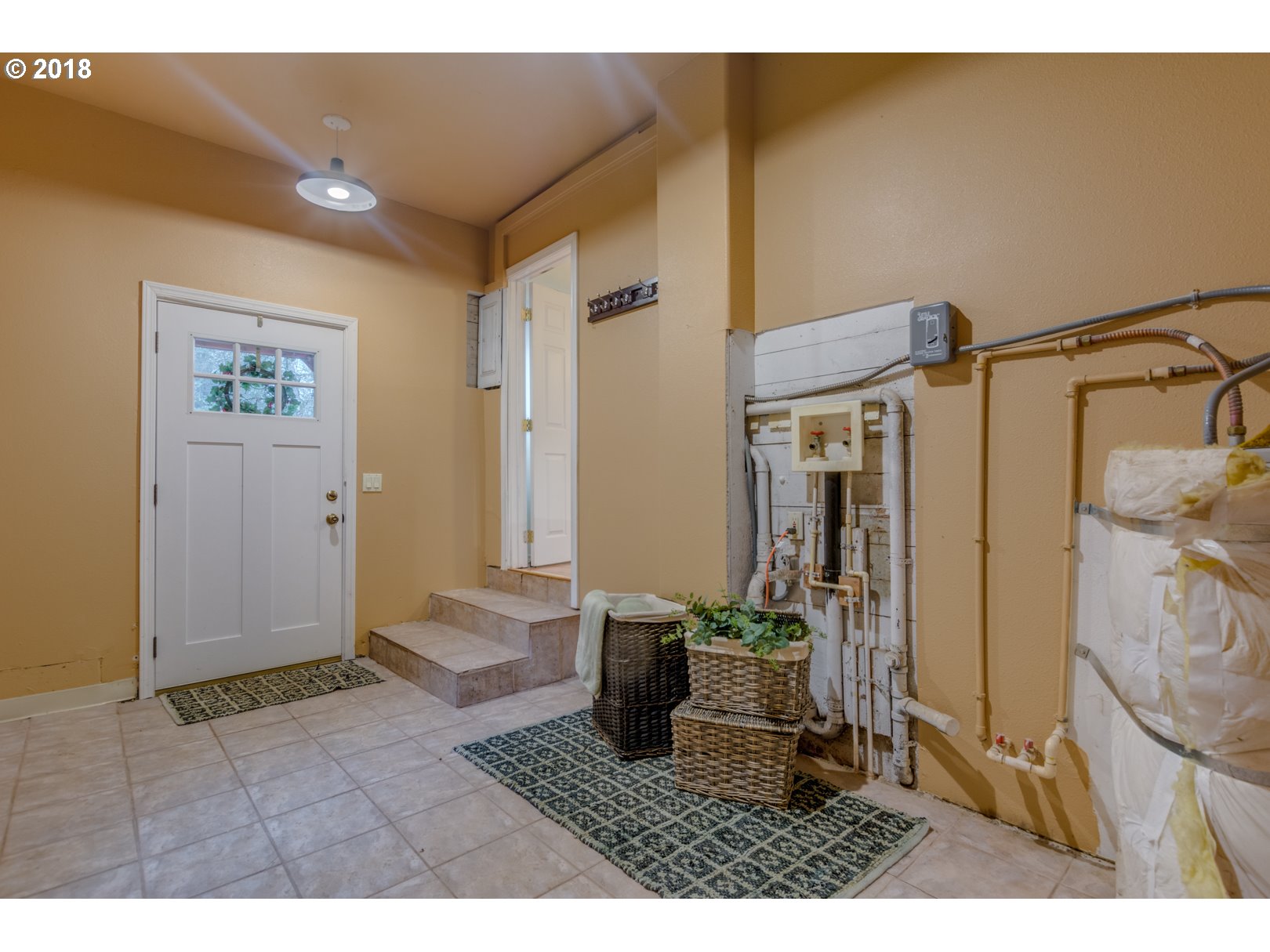 49572 Southwest South Road Gaston, OR 97119 - Photo 15 of 32 a view of a hallway with a dining area