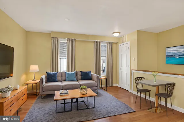 $1,650 | 1400 South Chadwick Street, Unit 2, Philadelphia, PA 19146