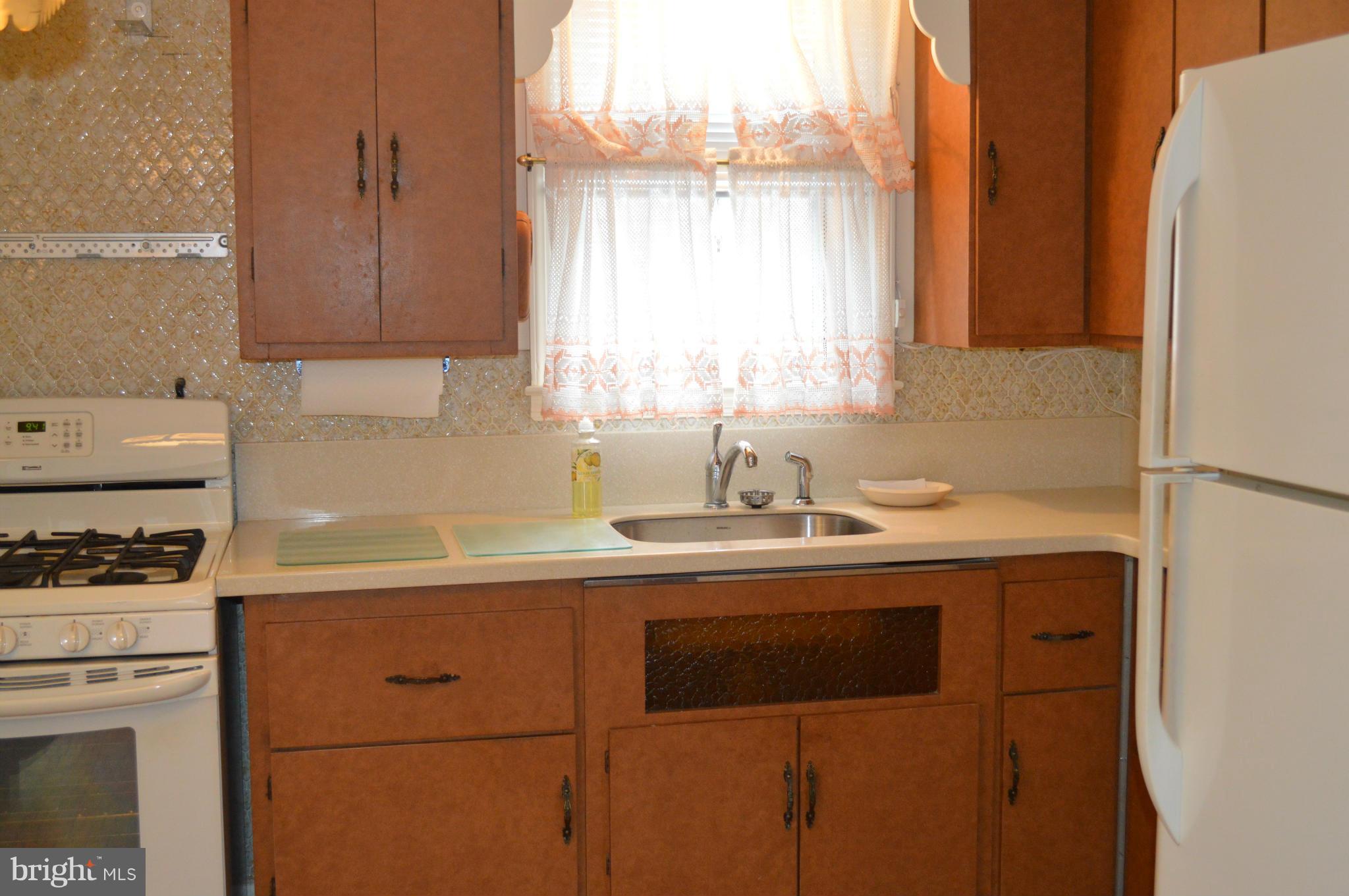 3024 Parktowne Road Baltimore, MD 21234 - Photo 2 of 25 Kitchen