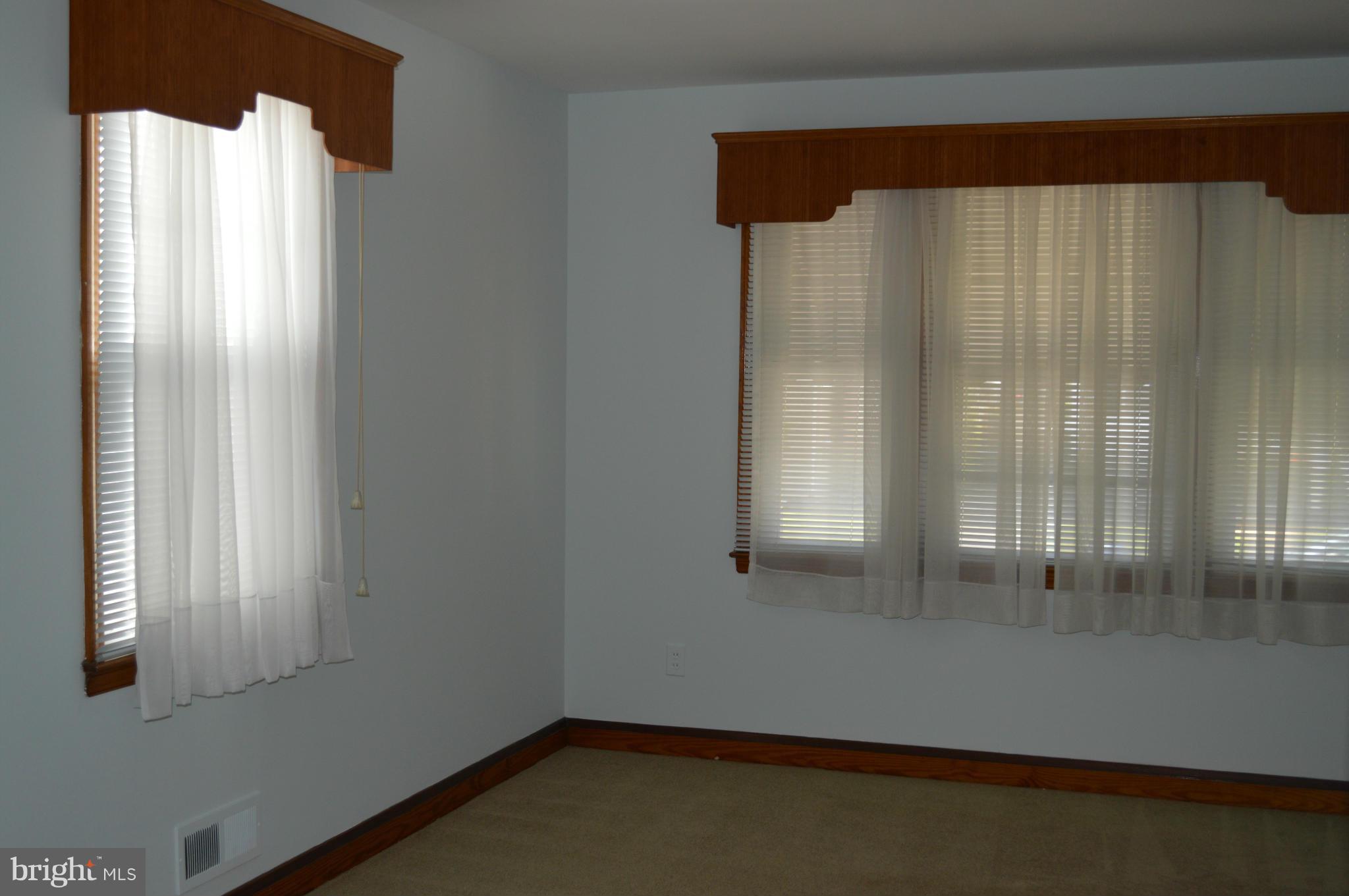 3024 Parktowne Road Baltimore, MD 21234 - Photo 10 of 25 Living Room