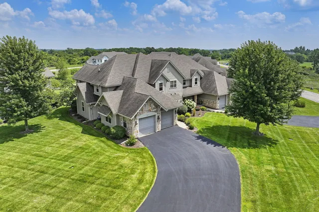 $663,000 | 663 Greenview Circle, Unit 5527, Geneva, WI 53147