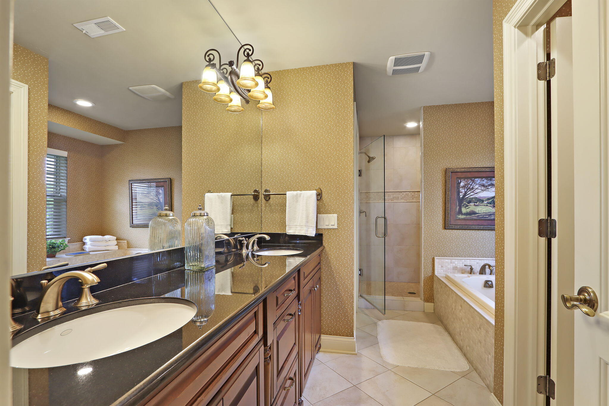 663 Greenview Circle, Unit 5527 Geneva, WI 53147 - Photo 15 of 40 bed 2 ensuite