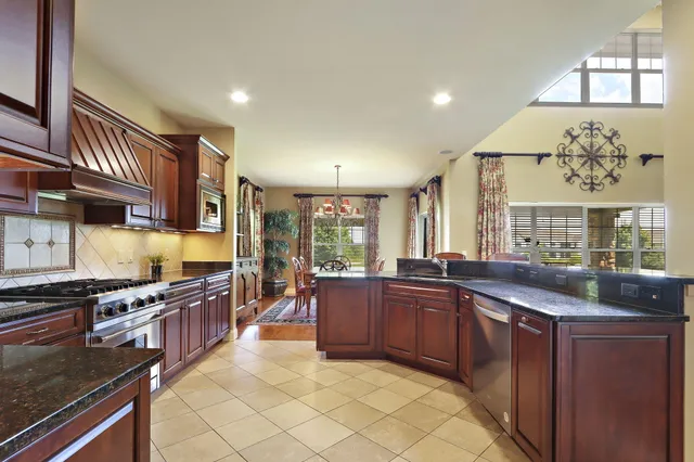 $663,000 | 663 Greenview Circle, Unit 5527, Geneva, WI 53147