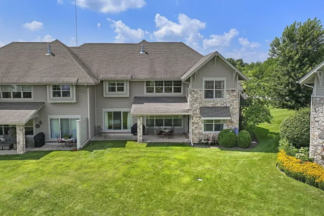 $663,000 | 663 Greenview Circle, Unit 5527, Geneva, WI 53147