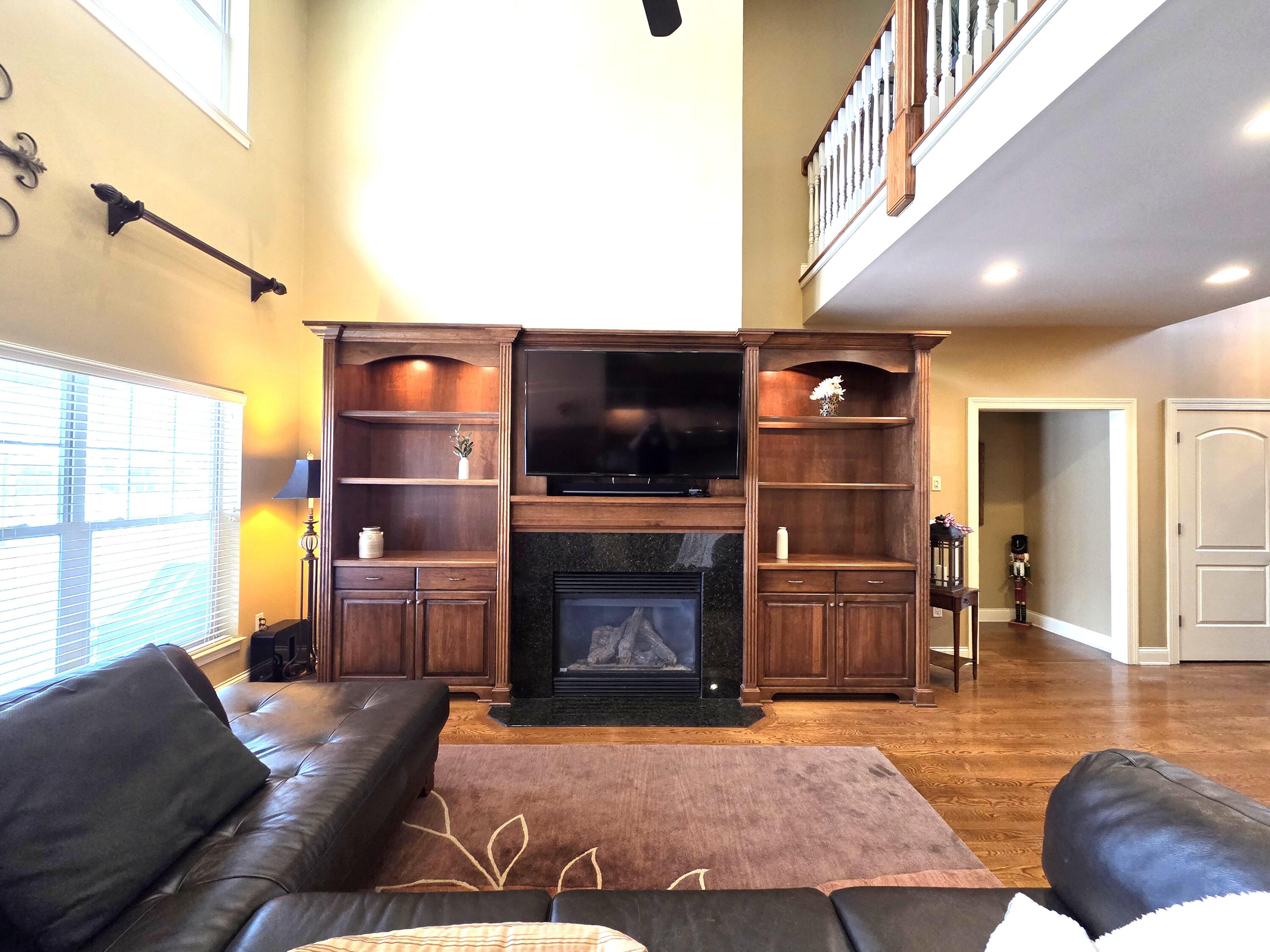 663 Greenview Circle, Unit 5527 Geneva, WI 53147 - Photo 5 of 40 The sunshine pours in