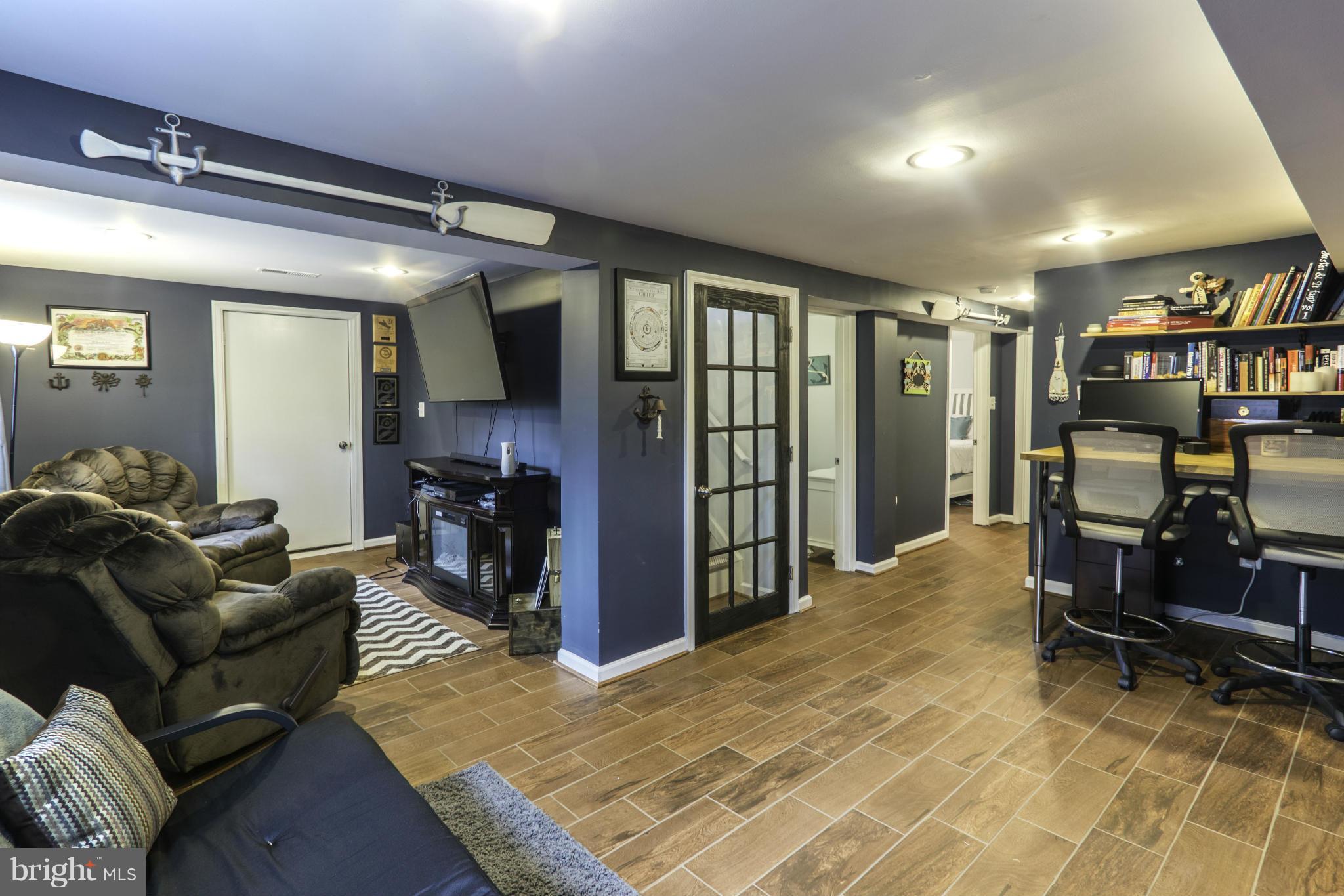 121 Cresston Road Arnold, MD 21012 - Photo 14 of 25 Family Room