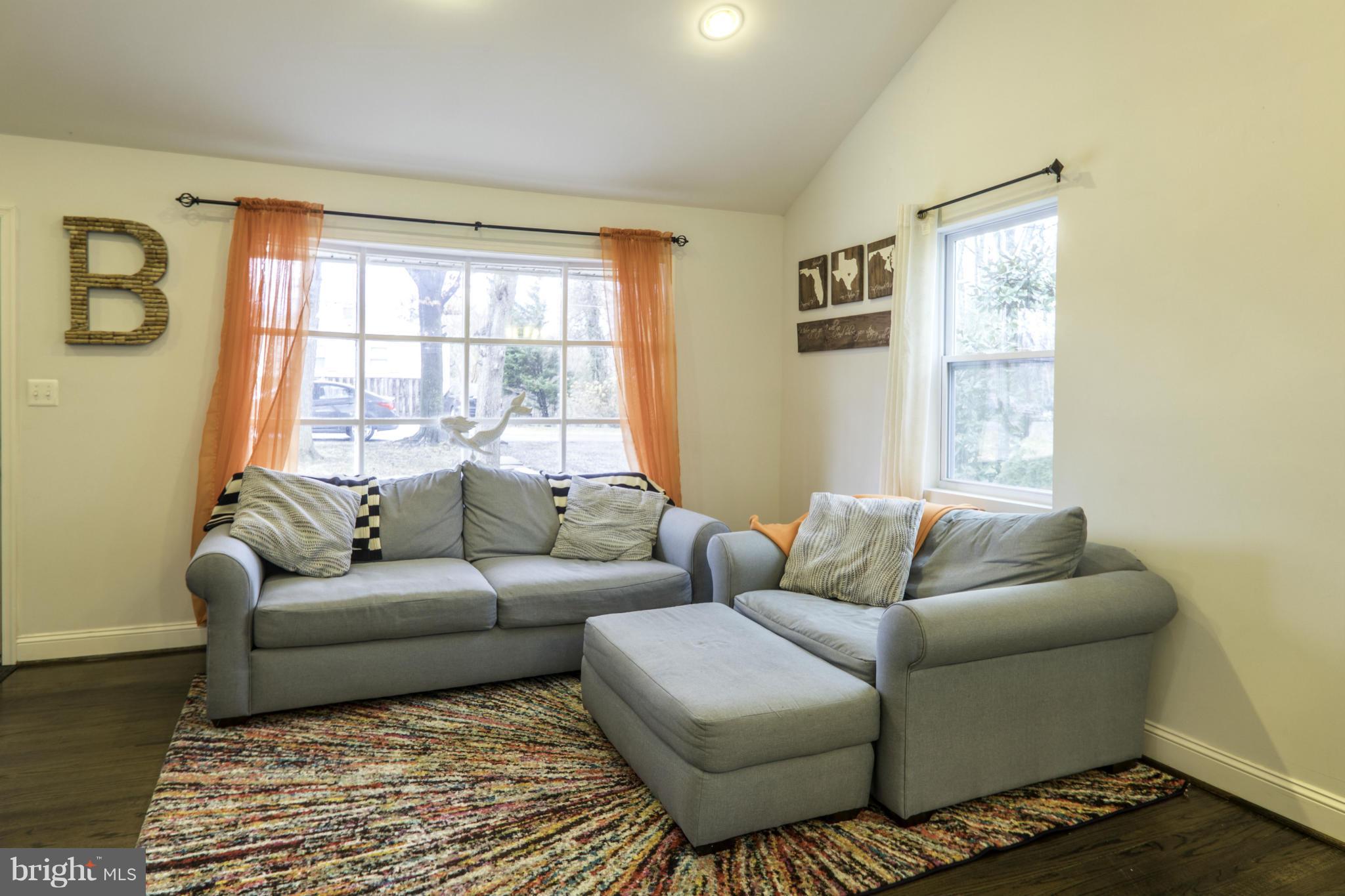 121 Cresston Road Arnold, MD 21012 - Photo 8 of 25 Living Room