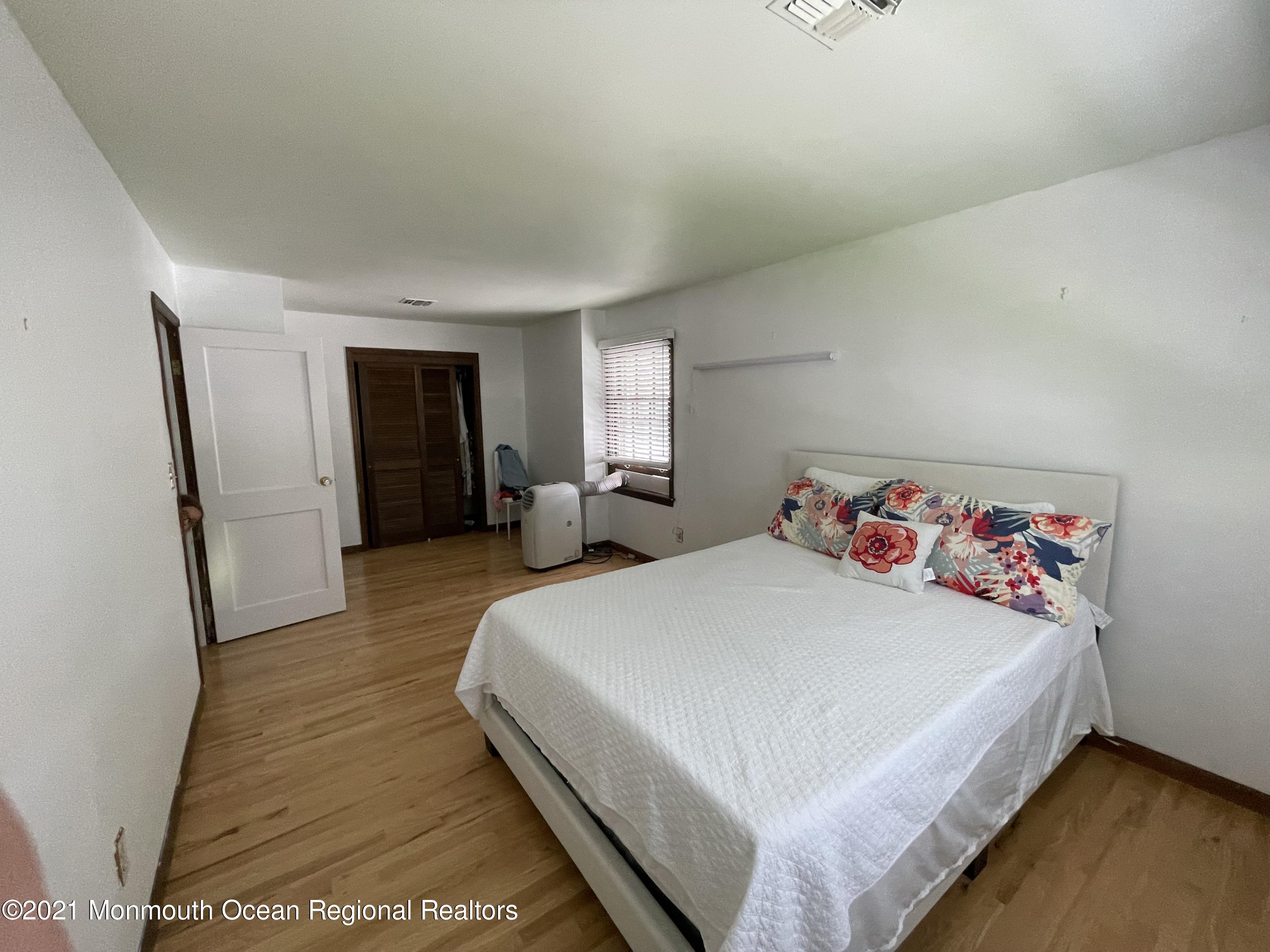 241 Cliftwood Road Oakhurst, NJ 07755 - Photo 20 of 27 a bedroom with a bed and a large mirror