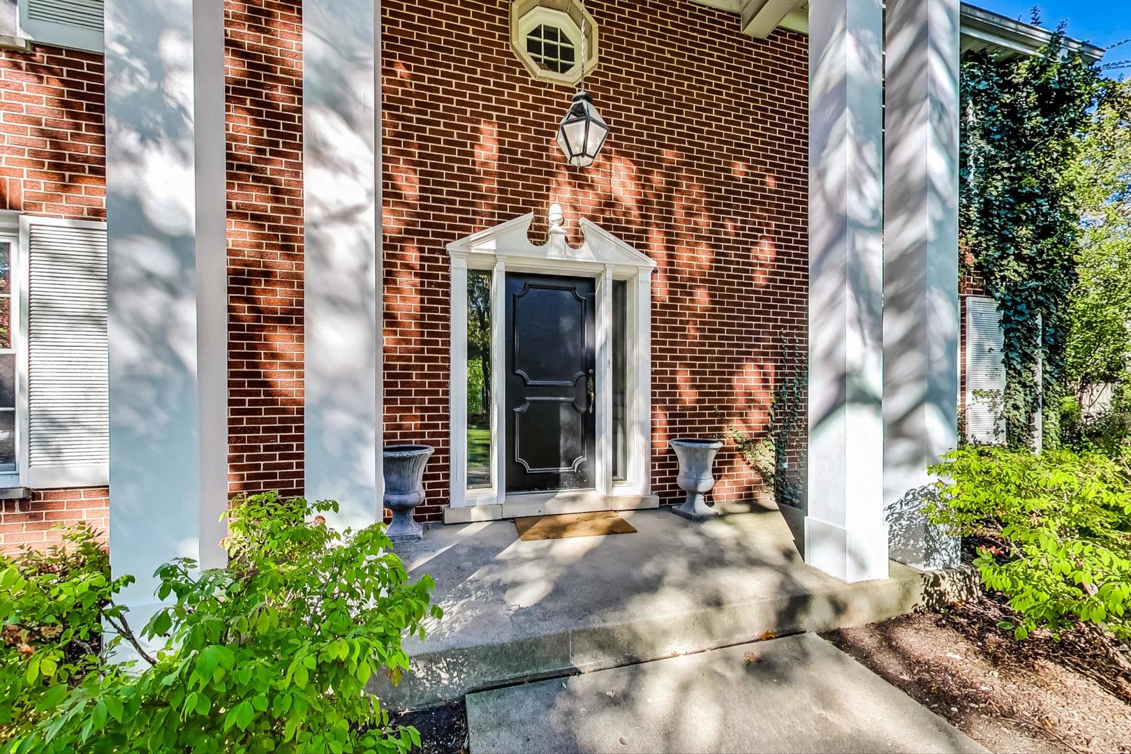 1040 Forest Hill Road Lake Forest, IL 60045 - Photo 4 of 34