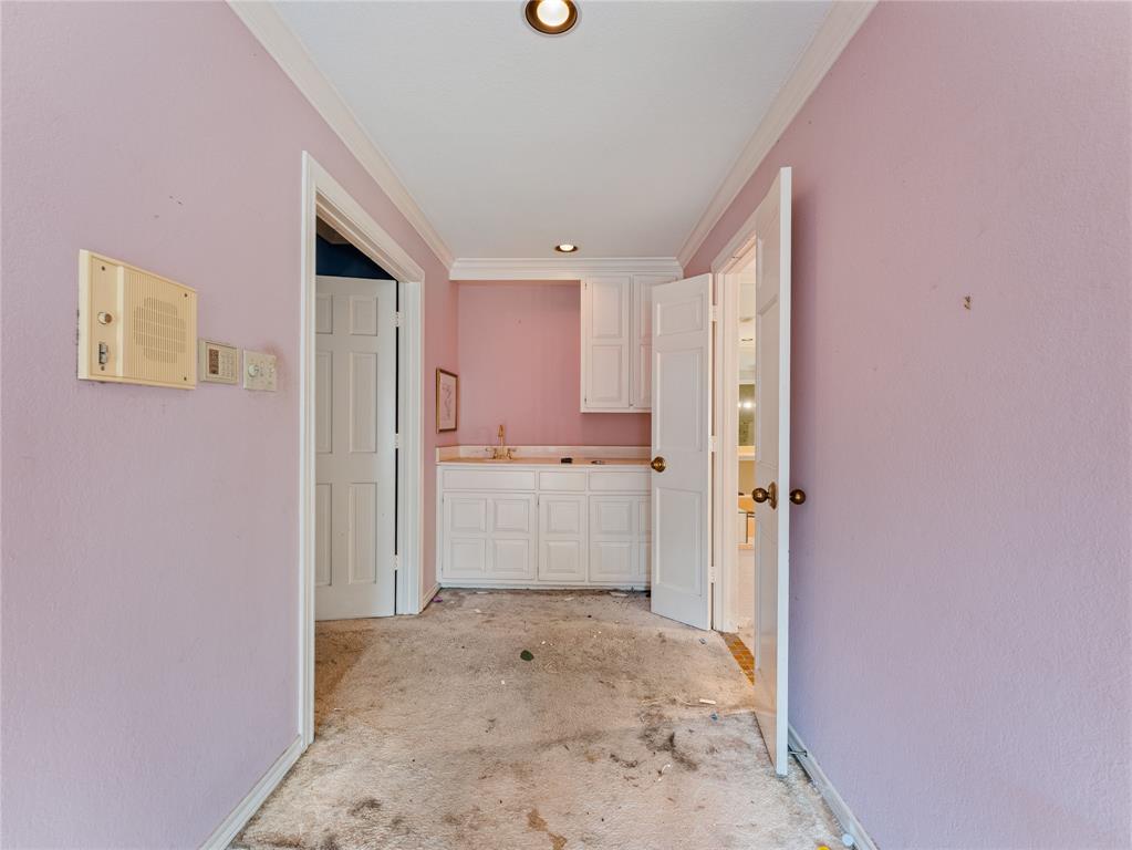 1809 Burton Hill Road Fort Worth, TX 76107 - Photo 19 of 37