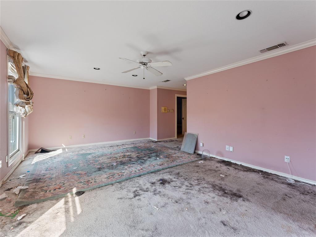 1809 Burton Hill Road Fort Worth, TX 76107 - Photo 20 of 37