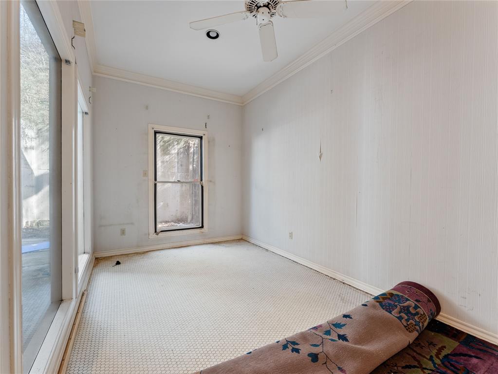 1809 Burton Hill Road Fort Worth, TX 76107 - Photo 24 of 37
