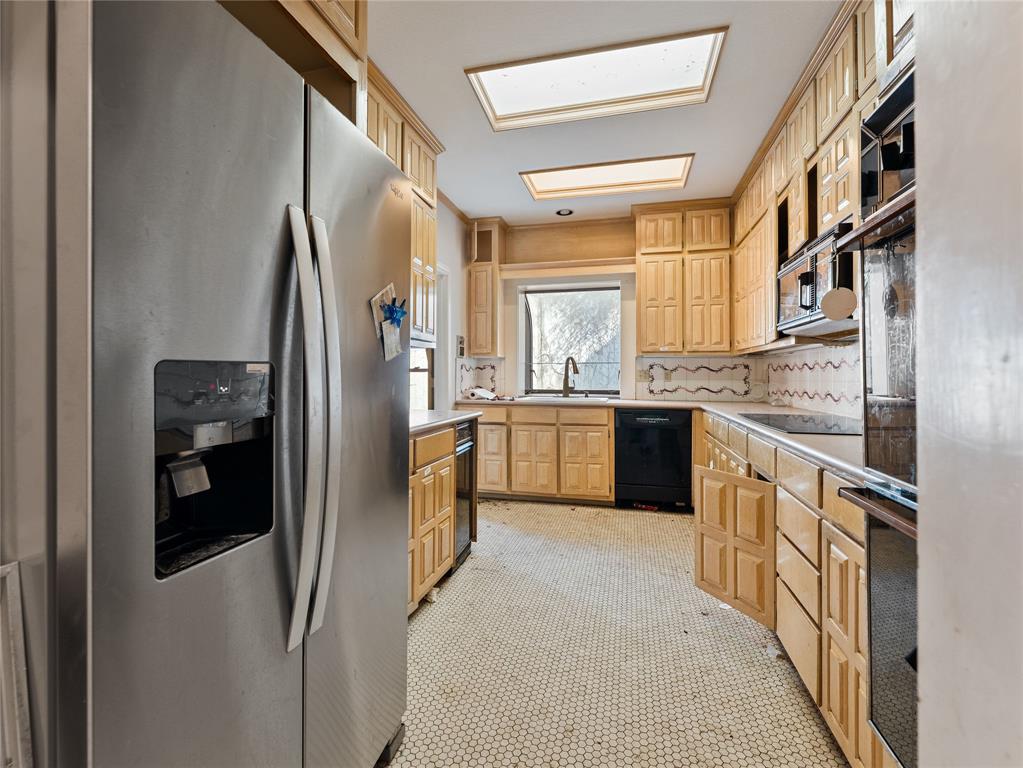 1809 Burton Hill Road Fort Worth, TX 76107 - Photo 25 of 37