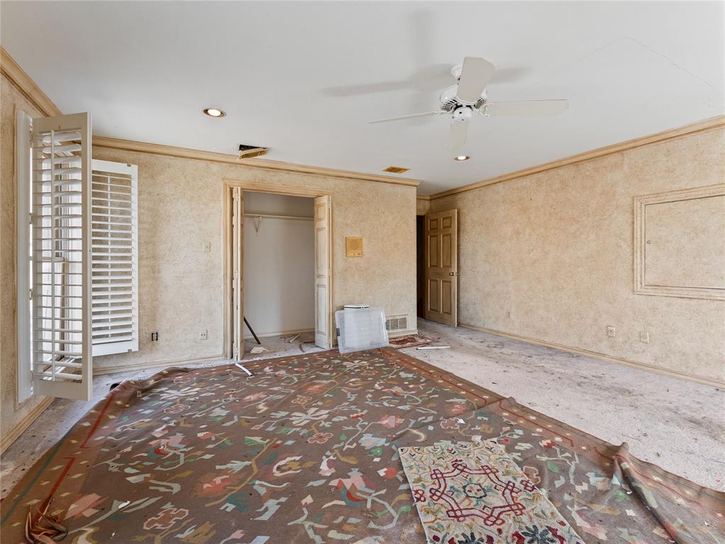 1809 Burton Hill Road Fort Worth, TX 76107 - Photo 10 of 37