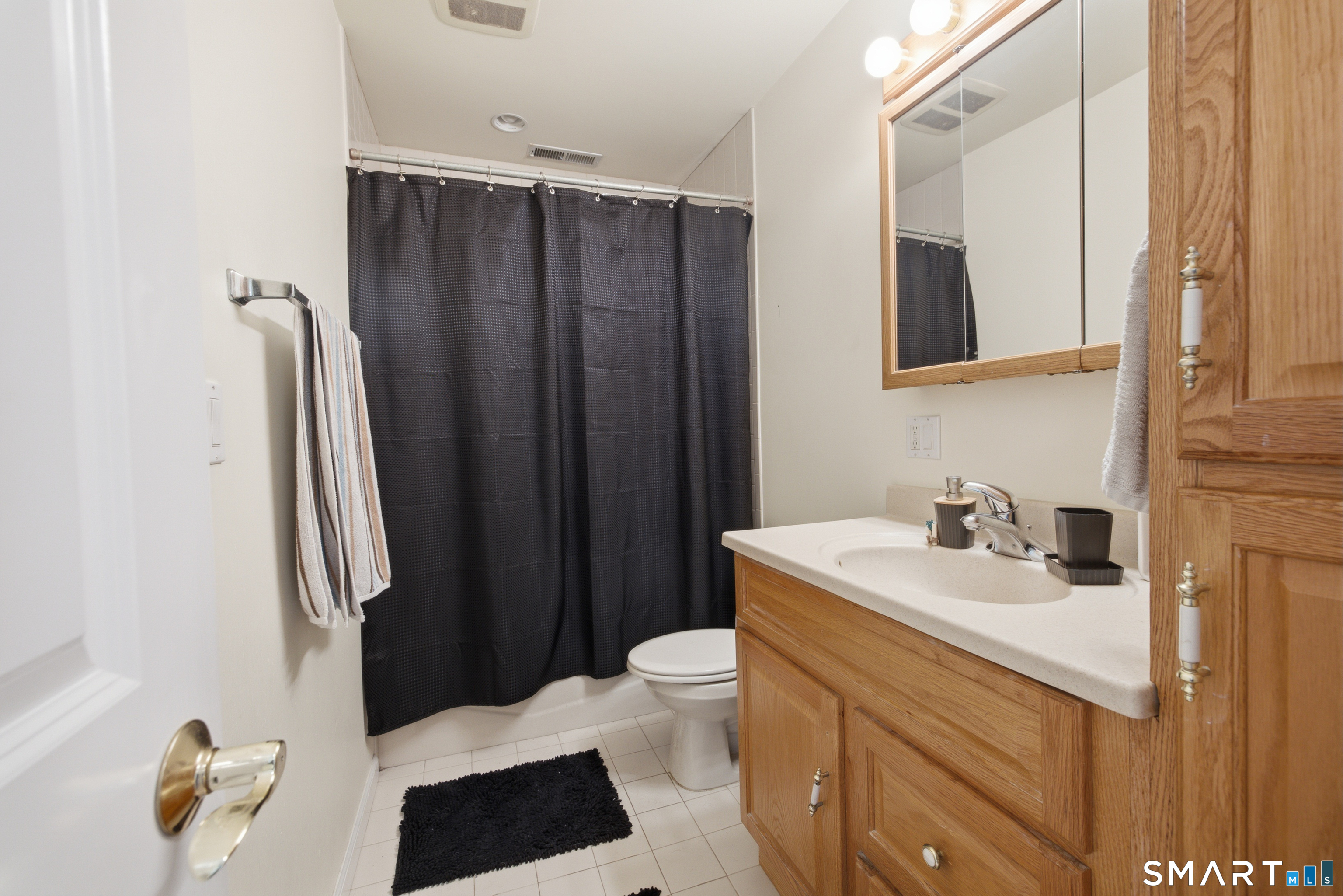 21 Culloden Road Stamford, CT 06902 - Photo 28 of 35 Unit 2 Bathroom
