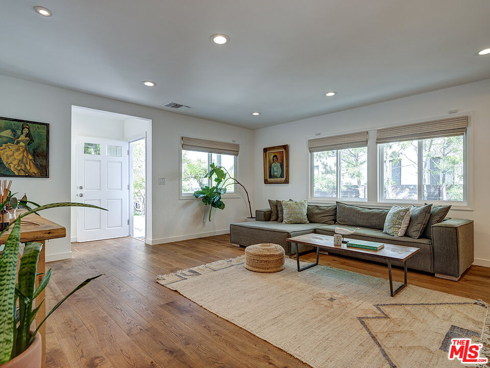 1314 Preston Way Venice, CA 90291 - Photo 6 of 30 a living room with furniture and a large window