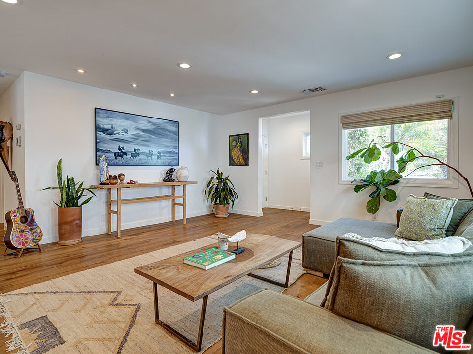 1314 Preston Way Venice, CA 90291 - Photo 7 of 30 a living room with furniture and a potted plant