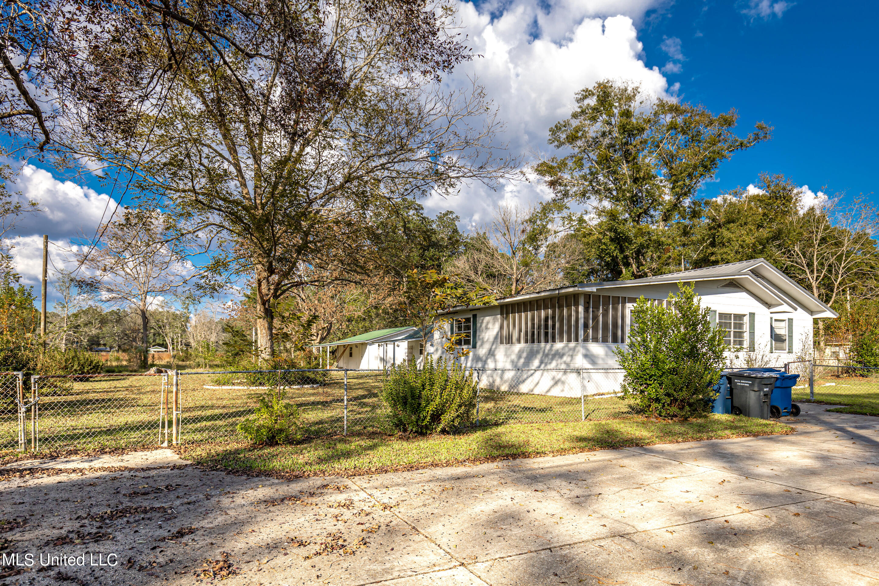 14720 Parker Road Biloxi, MS 39532 - Photo 5 of 87 IMG_1468