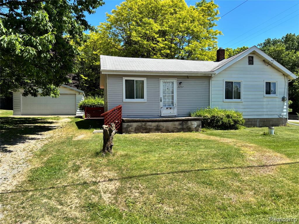 2257 Lodge Road Flint, MI 48532 - Photo 1 of 18