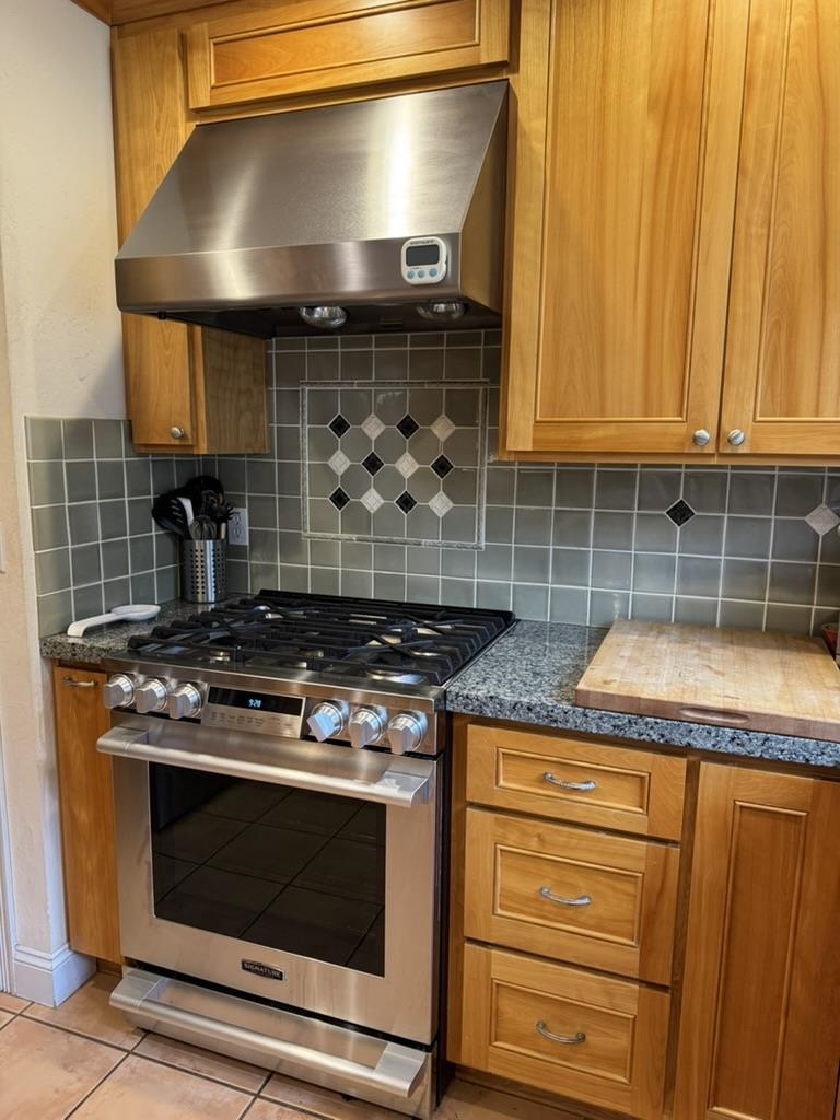 125 Timberline Court Danville, CA 94526 - Photo 6 of 11 a stove top oven sitting inside of a kitchen