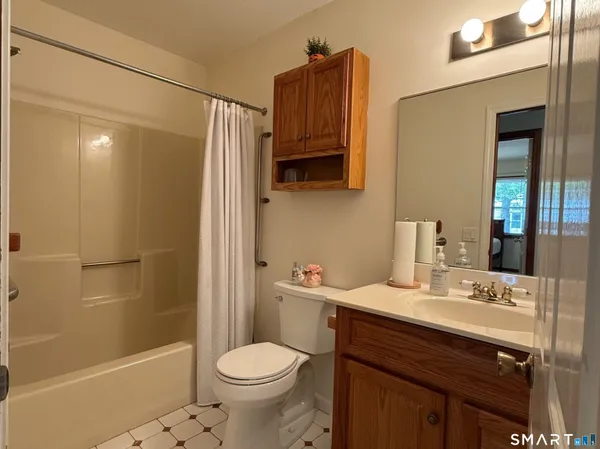 $2,400 | 14 Daniel Drive, Unit 14, East Windsor, CT 06088