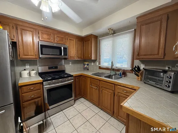 $2,400 | 14 Daniel Drive, Unit 14, East Windsor, CT 06088